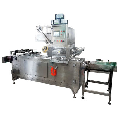 Máy niêm phong khay thực phẩm đông lạnh 30-50 khay / phút cho phim cuộn